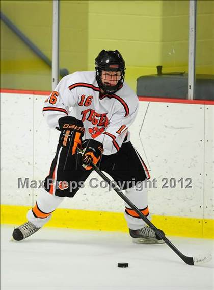 Thumbnail 2 in St. Joseph vs. Ridgefield (FCIAC Tier 1 Semifinal) photogallery.