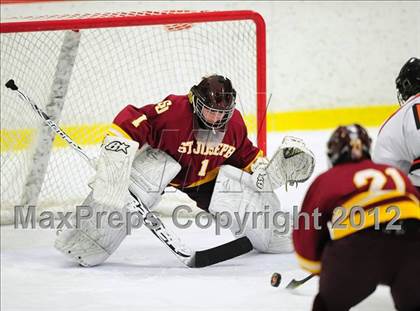 Thumbnail 2 in St. Joseph vs. Ridgefield (FCIAC Tier 1 Semifinal) photogallery.