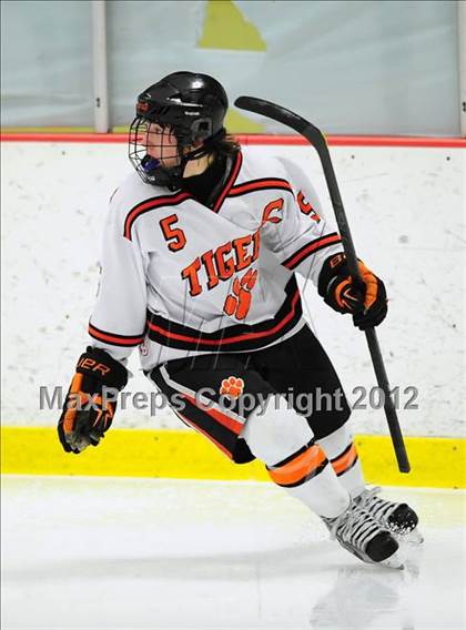 Thumbnail 1 in St. Joseph vs. Ridgefield (FCIAC Tier 1 Semifinal) photogallery.