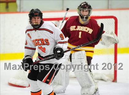 Thumbnail 2 in St. Joseph vs. Ridgefield (FCIAC Tier 1 Semifinal) photogallery.