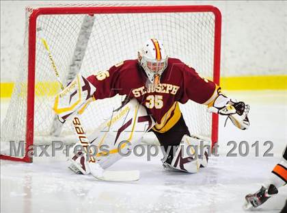 Thumbnail 3 in St. Joseph vs. Ridgefield (FCIAC Tier 1 Semifinal) photogallery.