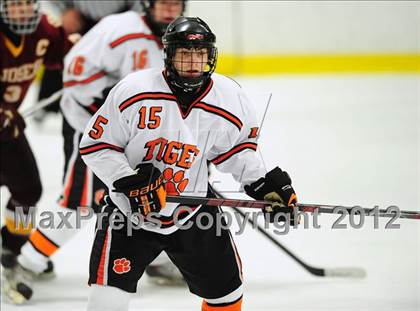 Thumbnail 3 in St. Joseph vs. Ridgefield (FCIAC Tier 1 Semifinal) photogallery.