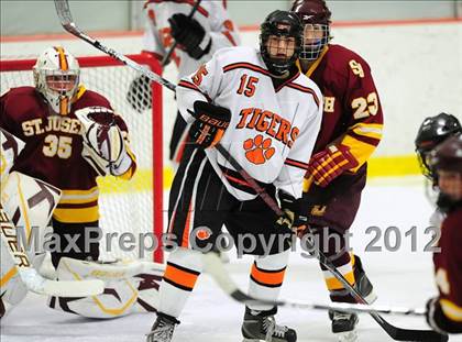 Thumbnail 2 in St. Joseph vs. Ridgefield (FCIAC Tier 1 Semifinal) photogallery.