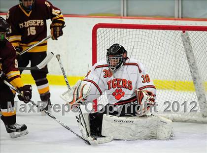 Thumbnail 2 in St. Joseph vs. Ridgefield (FCIAC Tier 1 Semifinal) photogallery.