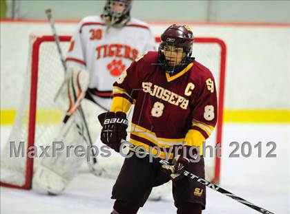 Thumbnail 1 in St. Joseph vs. Ridgefield (FCIAC Tier 1 Semifinal) photogallery.