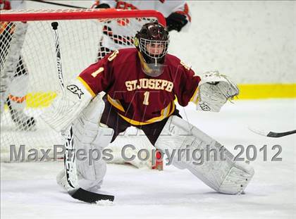 Thumbnail 2 in St. Joseph vs. Ridgefield (FCIAC Tier 1 Semifinal) photogallery.