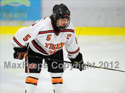 Thumbnail 2 in St. Joseph vs. Ridgefield (FCIAC Tier 1 Semifinal) photogallery.
