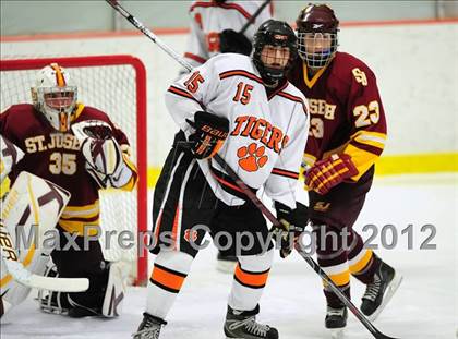 Thumbnail 1 in St. Joseph vs. Ridgefield (FCIAC Tier 1 Semifinal) photogallery.