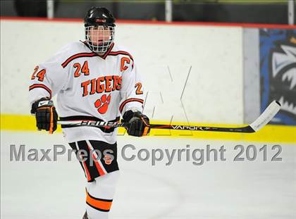 Thumbnail 3 in St. Joseph vs. Ridgefield (FCIAC Tier 1 Semifinal) photogallery.