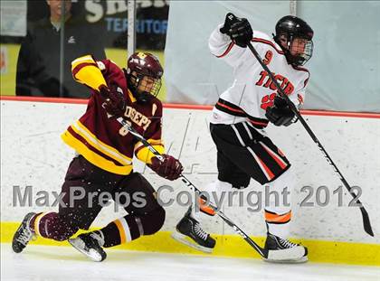Thumbnail 2 in St. Joseph vs. Ridgefield (FCIAC Tier 1 Semifinal) photogallery.