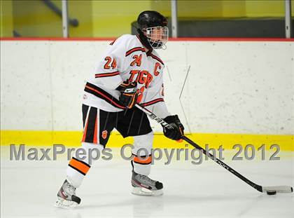 Thumbnail 1 in St. Joseph vs. Ridgefield (FCIAC Tier 1 Semifinal) photogallery.