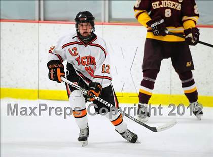 Thumbnail 3 in St. Joseph vs. Ridgefield (FCIAC Tier 1 Semifinal) photogallery.