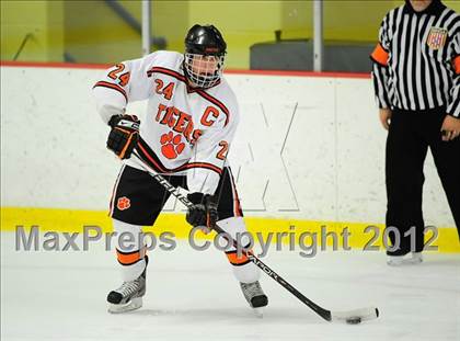 Thumbnail 3 in St. Joseph vs. Ridgefield (FCIAC Tier 1 Semifinal) photogallery.