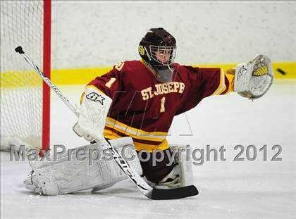 Thumbnail 3 in St. Joseph vs. Ridgefield (FCIAC Tier 1 Semifinal) photogallery.