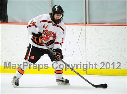 Thumbnail 1 in St. Joseph vs. Ridgefield (FCIAC Tier 1 Semifinal) photogallery.