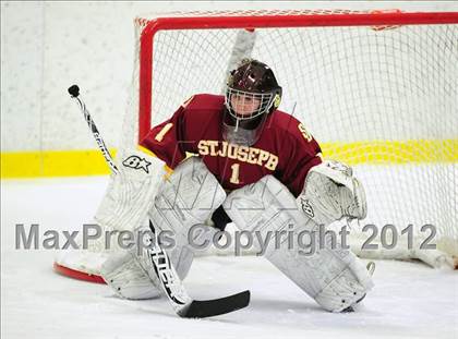 Thumbnail 1 in St. Joseph vs. Ridgefield (FCIAC Tier 1 Semifinal) photogallery.