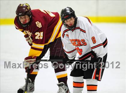 Thumbnail 1 in St. Joseph vs. Ridgefield (FCIAC Tier 1 Semifinal) photogallery.