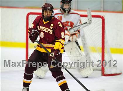 Thumbnail 2 in St. Joseph vs. Ridgefield (FCIAC Tier 1 Semifinal) photogallery.