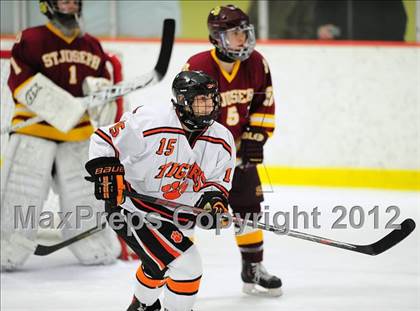 Thumbnail 3 in St. Joseph vs. Ridgefield (FCIAC Tier 1 Semifinal) photogallery.