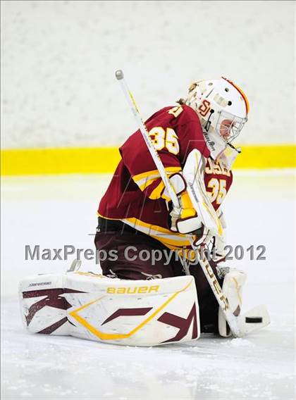 Thumbnail 2 in St. Joseph vs. Ridgefield (FCIAC Tier 1 Semifinal) photogallery.