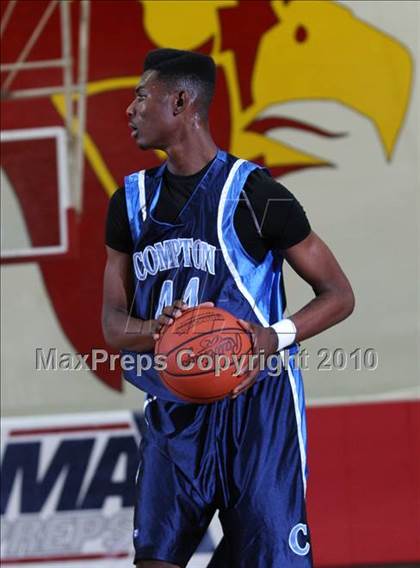 Thumbnail 2 in Lutheran vs. Compton (MaxPreps Holiday Classic) photogallery.