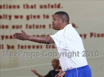 Thumbnail 2 in Lutheran vs. Compton (MaxPreps Holiday Classic) photogallery.