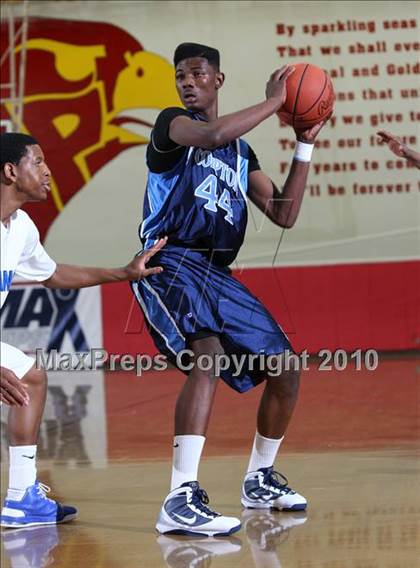 Thumbnail 3 in Lutheran vs. Compton (MaxPreps Holiday Classic) photogallery.
