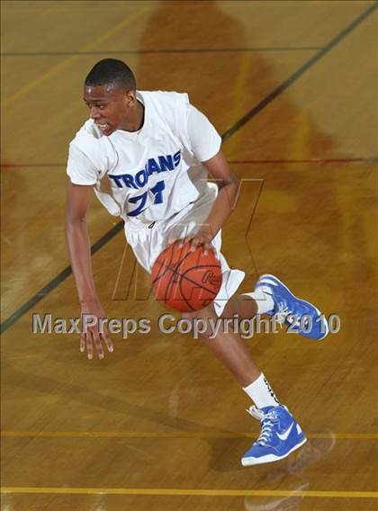 Thumbnail 3 in Lutheran vs. Compton (MaxPreps Holiday Classic) photogallery.