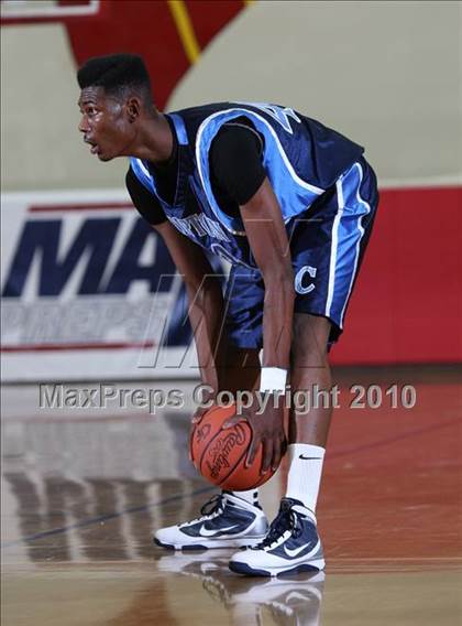 Thumbnail 2 in Lutheran vs. Compton (MaxPreps Holiday Classic) photogallery.