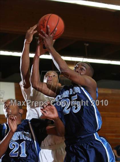 Thumbnail 3 in Lutheran vs. Compton (MaxPreps Holiday Classic) photogallery.