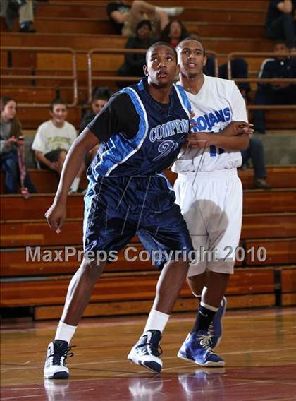 Thumbnail 3 in Lutheran vs. Compton (MaxPreps Holiday Classic) photogallery.