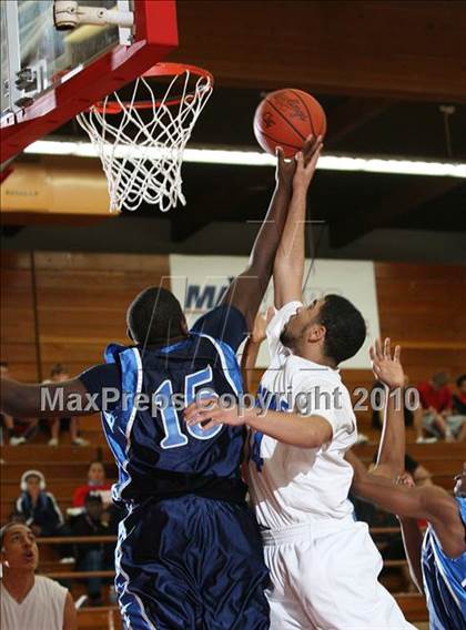 Thumbnail 1 in Lutheran vs. Compton (MaxPreps Holiday Classic) photogallery.