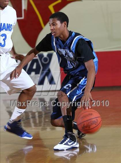 Thumbnail 3 in Lutheran vs. Compton (MaxPreps Holiday Classic) photogallery.