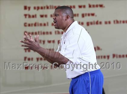 Thumbnail 3 in Lutheran vs. Compton (MaxPreps Holiday Classic) photogallery.