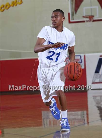 Thumbnail 3 in Lutheran vs. Compton (MaxPreps Holiday Classic) photogallery.