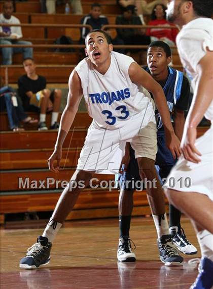 Thumbnail 1 in Lutheran vs. Compton (MaxPreps Holiday Classic) photogallery.