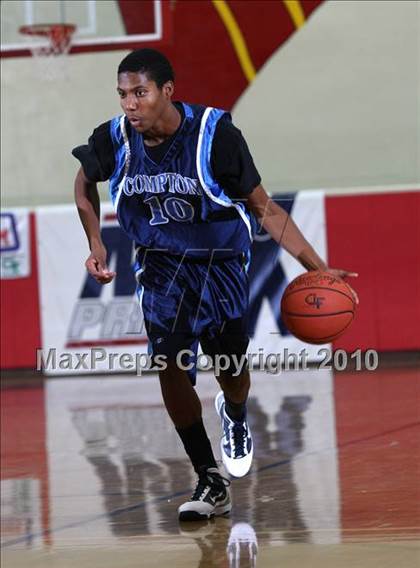 Thumbnail 1 in Lutheran vs. Compton (MaxPreps Holiday Classic) photogallery.
