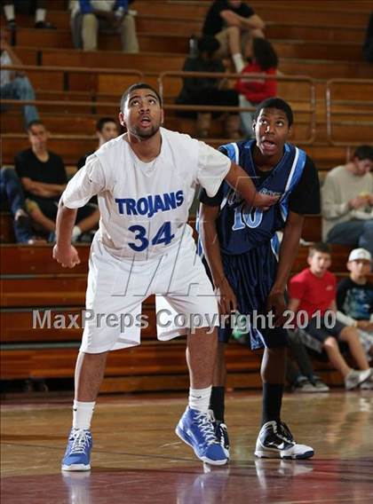 Thumbnail 2 in Lutheran vs. Compton (MaxPreps Holiday Classic) photogallery.