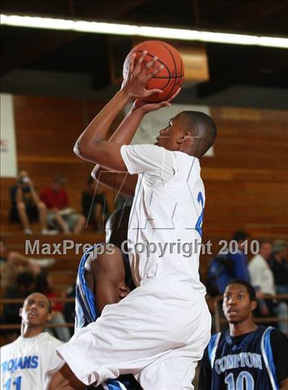 Thumbnail 2 in Lutheran vs. Compton (MaxPreps Holiday Classic) photogallery.