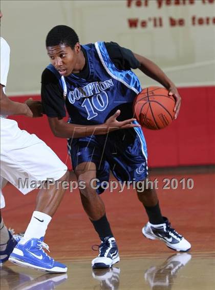 Thumbnail 2 in Lutheran vs. Compton (MaxPreps Holiday Classic) photogallery.
