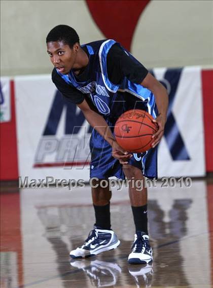 Thumbnail 3 in Lutheran vs. Compton (MaxPreps Holiday Classic) photogallery.