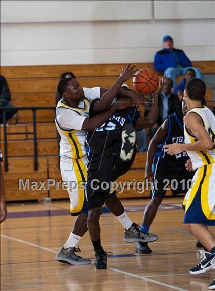 Thumbnail 2 in St. Mark's vs Trinity Christian (Trinity Valley School Shootout) photogallery.