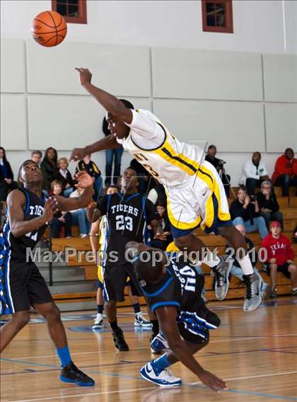 Thumbnail 3 in St. Mark's vs Trinity Christian (Trinity Valley School Shootout) photogallery.