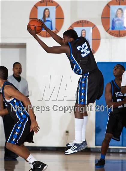 Thumbnail 3 in St. Mark's vs Trinity Christian (Trinity Valley School Shootout) photogallery.