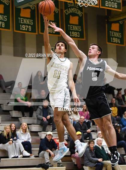 Thumbnail 1 in Mountainside vs. Jesuit photogallery.