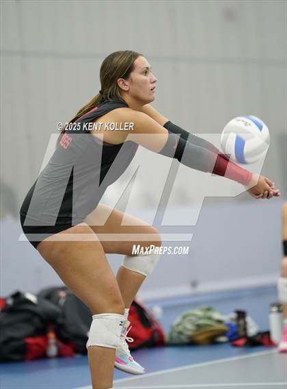 Thumbnail 3 in Romeo vs. Walled Lake Northern (Program Cup) photogallery.