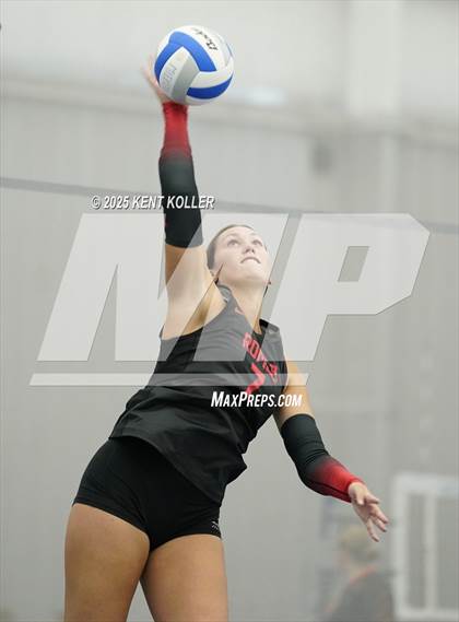 Thumbnail 2 in Romeo vs. Walled Lake Northern (Program Cup) photogallery.