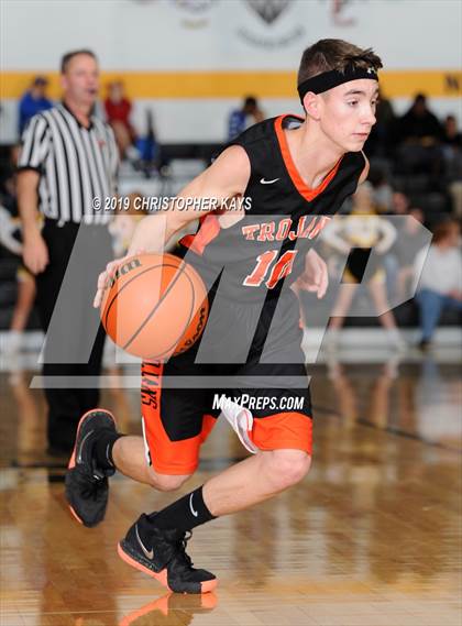 Thumbnail 2 in Crab Orchard @ Goreville (IHSA 1A Regional Semifinal) photogallery.
