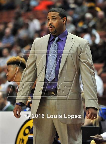 Thumbnail 2 in Lynwood vs. Santa Barbara (CIF SS 2A Final) photogallery.
