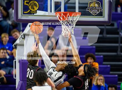 Thumbnail 2 in Long Island Lutheran vs. Don Bosco Prep (City of Palms Classic) photogallery.